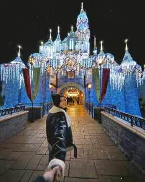 Kimberly Guerrero Instagram - the beignets were bomb ✨

1 - obligatory castle pic 
2 - beignets 10/10
3 - disney wife happy life 
4 - maple hazelnut hot buttered rum 
5 - ghirardelli hot chocolate & the coldest disneyland day to date 
6 - celebrating the holidays at the parks in January for zero crowds

#disneyland #disneyparks #dayinthelife