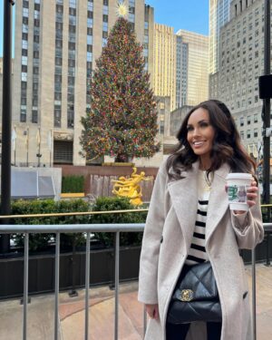 Kimberly Guerrero Instagram - 48 hrs of holiday spirit in nyc🌲

1 - radio city music hall @therockettes
2 - @newyorkpalace hotel
3 - my holidate
4 - elf on the plane
5 - gingerbread lattes @joeandthejuice 
6 - the window displays on @saks 5th
7 - magical drinks at @rolfsny
8 - @ralphscoffee   tree @rockefellercenter
9 - lights @hudsonyards
10 - dinner in soho at @apastabar

#travelitinerary #newyorkcity #christmasinnyc