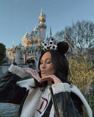 Kimberly Guerrero Instagram - the beignets were bomb ✨

1 - obligatory castle pic 
2 - beignets 10/10
3 - disney wife happy life 
4 - maple hazelnut hot buttered rum 
5 - ghirardelli hot chocolate & the coldest disneyland day to date 
6 - celebrating the holidays at the parks in January for zero crowds

#disneyland #disneyparks #dayinthelife
