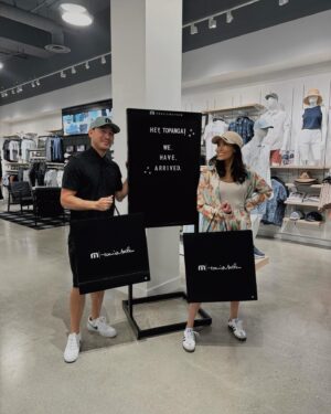 Kimberly Guerrero Instagram - summers pregame @travismathewwomens

Hey LA 👋🏻 there’s a new @travismathew in town in 
Topanga Canyon. The women’s cloud collection is my new favorite. Summer haul loading… #travismathewwomens