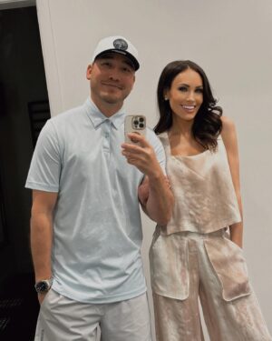 Kimberly Guerrero Instagram - summers pregame @travismathewwomens

Hey LA 👋🏻 there’s a new @travismathew in town in 
Topanga Canyon. The women’s cloud collection is my new favorite. Summer haul loading… #travismathewwomens