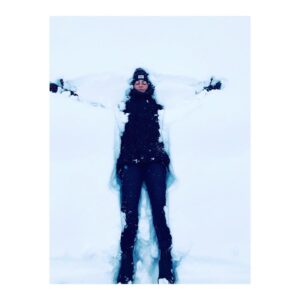 Kimberly Laferriere Instagram - 12.24.2019 Lake Louise ❄️