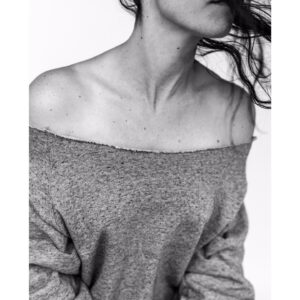 Kimberly Laferriere Instagram - En mouvement * In Action !
Beaucoup de cheveux dans le visage * Lots of hair in my face !
02.2020 
Photo : @alexisgr 
Muah :  @sarahdolce
