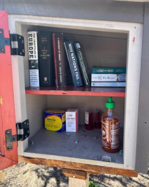 Kimie Tsukakoshi Instagram - the greatest street library selection I’ve ever seen and other mems from the Bay Area 🍷🦈