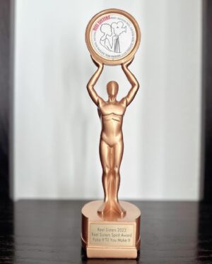 Kimrie Lewis Instagram - Aghhhhhh We won!! The short film I wrote & directed @fakeittilyoumakeitfilm won the Spirit Award at this year’s @reelsistersfilmfest — the 1st Oscar-qualifying festival devoted to women of color. True honor being recognized by your own. Thank you @reelsistersfilmfest and my dope ass cast & crew #femalefilmmaker