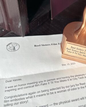 Kimrie Lewis Instagram - Aghhhhhh We won!! The short film I wrote & directed @fakeittilyoumakeitfilm won the Spirit Award at this year’s @reelsistersfilmfest — the 1st Oscar-qualifying festival devoted to women of color. True honor being recognized by your own. Thank you @reelsistersfilmfest and my dope ass cast & crew #femalefilmmaker
