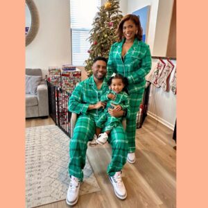 Kimrie Lewis Instagram - And on the 86th try, we got one that’s usable. Merry “Missmas” 🎄y’all.  #photoswithtoddlersbelike 

📷: @soulglowgirl