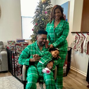 Kimrie Lewis Instagram - And on the 86th try, we got one that’s usable. Merry “Missmas” 🎄y’all.  #photoswithtoddlersbelike 

📷: @soulglowgirl