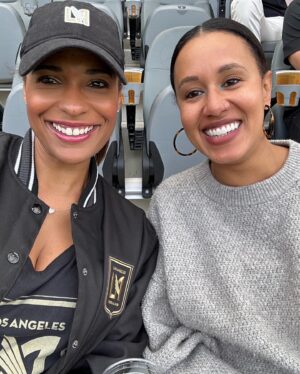 Kimrie Lewis Instagram - Goals 🥅 @lafc 3-2. #returningchamps🏆 #banners #lafc