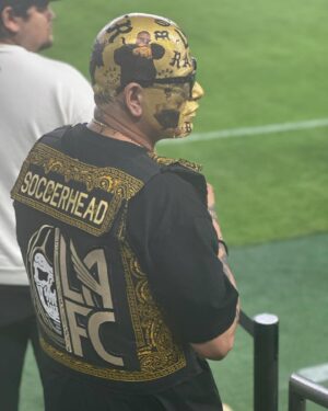 Kimrie Lewis Instagram - Well, we didn’t get the 🏆 this year. But I know we’ll come back hard next year. Cause… we are LAFC. Thanks for everything @giorgiochiellini #blackandgold #lafc