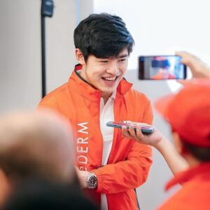 Kimson Tan Instagram - Smile more, Worry less.

Always happy with my @beautedermcorporation family!