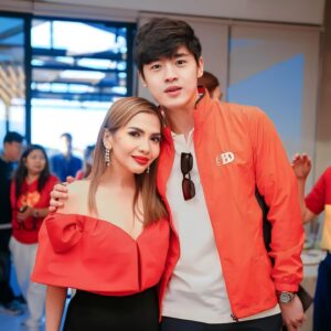 Kimson Tan Instagram - Smile more, Worry less.

Always happy with my @beautedermcorporation family!