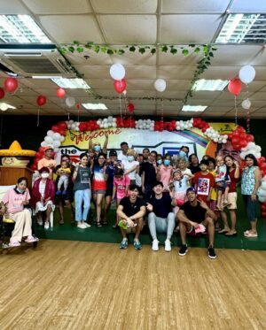 Kimson Tan Instagram - Happy Heart! 

Thank you so much brothers @_anjayanson and @mr.abedgreen for your time, appreciate it a lot!

Thank you @beautedermcorporation , Mommy @missrheatan for giving away BD's Reseller Package for the Parents! 

Thank you brother @jojokrosales and madame @aileen_tagle01 for the food & monetary assistance!