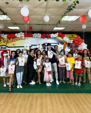 Kimson Tan Instagram - Happy Heart! 

Thank you so much brothers @_anjayanson and @mr.abedgreen for your time, appreciate it a lot!

Thank you @beautedermcorporation , Mommy @missrheatan for giving away BD's Reseller Package for the Parents! 

Thank you brother @jojokrosales and madame @aileen_tagle01 for the food & monetary assistance!
