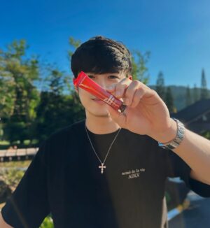 Kimson Tan Instagram - :)

Flexin’ my Dr. Beaute Balm by @beautedermcorporation - My solution for dry lips and rashes. Experience instant relief and soothing anti-inflammatory benefits. Let your lips feel as good as they look.