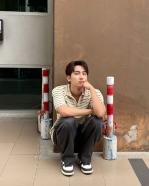 Kirati Puangmalee Instagram - อยู่ใกล้แมวระวังแพ้ขน อยู่ใกล้ผมระวังแพ้ใจ😮‍💨