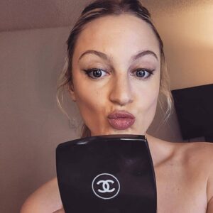 Kirby Bliss Blanton Instagram - So the other day.. I put on make-up 💋