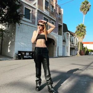 Kirby Bliss Blanton Instagram - 15 months down 😎 no booze