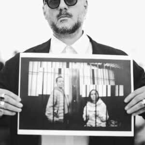 Kirill Serebrennikov Instagram - Жене  Беркович и Светлане Петрийчук дали 6 лет колони. Шесть лет реального срока. Ни за что!  Без всякой вины!  В этот же день российские ракеты так же безжалрстно уничтожили детскую больницу в Киеве. У меня просят комментарии. Мне нечего нового сказать, кроме одного: Российское государство - людоед, российская власть - преступна, и те, кто ему/ей служат - тоже преступники и людоеды.  Когда это преступное, людоедское зло закончится, важно, чтобы они все - преступники, людоеды - были  названы поименно и наказаны. Я уверен, что Света и Женя не будут сидеть полный срок. Они выйдут раньше этих шести лет. А на их места сядут те мерзавцы, которые на наших глазах мучают и убивают . И на войне и в этом российском "суде". Возмездие их настигнет, каждого. Каждого! А пока про этих людоедов могу сказать только одно:  БУДЬ ОНИ ПРОКЛЯТЫ! Силу ПРОКЛЯТЬЯ никто не отменял.