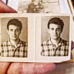 Kirill Serebrennikov Instagram - Моему отцу СЕМЕНУ МИХАЙЛОВИЧУ СЕРЕБРЕННИКОВУ исполнилось 90 лет!!! Он, конечно, самый лучший в мире отец, муж - 60 лет в браке с одной женщиной - и, главное, феноменальный хирург. За свою долгую жизнь он сделал десятки тысяч сложнейших многочасовых операций, за все эти годы у него не умер на операционном столе не один больной, сотням тысяч людей Он помог жить без боли. Мне невероятно повезло, что у меня такой отец! Он - мой ориентир, как надо жить и работать, - не останавливаясь, честно, не для себя, а для других. Его ученики работают во многих городах России и мира. По его книгам учатся студенты. Бывшие больные благодарят его. А Я ПРОСТО ЛЮБЛЮ И ГОРЖУСЬ ТОБОЙ, ПАПА! ЖИВИ, ПОЖАЛУЙСТА, ДОЛГО!
