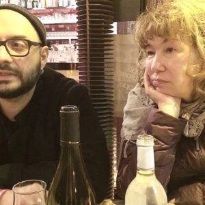 Kirill Serebrennikov Instagram - К 125 летию МОСКОВСКОГО ХУДОЖЕСТВЕННОГО ТЕАТРА им. ЧЕХОВА

В МХТ им Чехова я провел счастливые и беззаботные 10 лет, работая помощником Табакова. Я должен был формировать труппу, придумывать интересные проекты и следить за творческим уровнем. А также ставить спектакли и "искать" других режиссеров, чтобы привести их под ясны очи Олега Павловича. Особенно горжусь придуманным и организованным мною проектом "Впервые на русском" (французская версия), который открыл московской публике мир современного французского театра. Этот проект должен был быть мостом, соединяющий МХТ и весь мировой театр, мол, не только Чеховым едины...Что ещё из важного? Юбилей и Форум Станиславского, спектакль "ВНЕ Системы" - последняя работа в МХТ. "Терроризм" - первая. Новейшая и радикальная современная драматургия на сцене главного театра страны. Первое исполнение "Гамлет-машины" на этой сцене (привет Рейнхгарду и его DT, на сцене которого потом мы сыграем "Машину Мюллер") и первый концерт современной музыки с участим лучших российских композиторов. Первый "промышленный" юбилей Табакова, который в дальнейшие годы уже делался другими режиссерами и стал визитной карточкой театра на телевидении. Поколение артистов, с которыми мы развивались вместе - от спектакля к спектаклю, от проекта к проекту. Школа-студия МХТ и мой экспериментальный курс, из которого вышла 7 студия ( их до нас в МХТ было шесть). Незабываемые разговоры и споры с Табаковым и Смелянским про будущее Театра. И многое другое, пооучившееся и не получившееся... В какой-то момент я понял, что не стоит окончательно становиться "мхатчиком", и наши пути с театром разошлись. Но эти 10 лет в МХТ с Табаковым - важнейшие и "смыслообразующие" годы моей жизни.