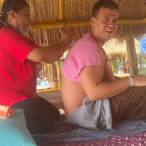 Kirill Turichenko Instagram - Возвращаюсь из Таиланда с новыми навыками!

Тайский массаж - дорого 😂, с музыкальным сопровождением- бесценно 🐘🐒