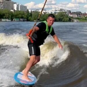 Kirill Turichenko Instagram - Зафиналим воскресенье видео 📹 с максимально летним вайбом! Отдыхаем сегодня рассекая по волнам московского "моря"! 

Кстати, звук этого рилз попал в тренды! Снимайте своё летнее настроение под самый летний "Тополиный пух", ведь до осени все ещё больше двух месяцев 💥💥💥 И обязательно досматривайте это видео до конца 🤣🤣🤣
