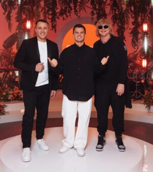 Kirill Turichenko Instagram - Девушки, дорогие, вы наше вдохновение, наш стимул жить и творить! Спасибо за то, что делаете нас лучше каждый день! 😇🤩

Праздник в самом разгаре и подарки на сегодня еще не закончились! 💥

На платформе ОК Вас ждет премьера - новая версия любимой песни! Какой? Узнаете, включив ОК с караоке, ссылку оставлю в сториз! 

Приятного просмотра, и пусть каждый ваш день будет полон хорошей музыки 🎶 

 #ОКсКараоке #8Марта #VKПраздники
