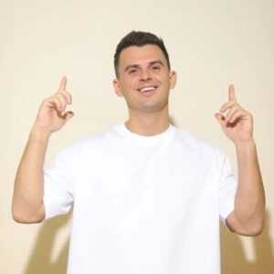 Kirill Turichenko Instagram - Внимание! Внимание! ‼️

Важная информация! 🤩

Вы просили - я делаю!  Большой сольный концерт в Москве!
27 апреля 2024,  Вегас Сити Холл 😇

Билеты уже в продаже,  активная ссылка в сториз и в шапке профиля. Будет круто, обещаю! 😎

Кого уже можно поздравить с покупкой заветных билетиков?!