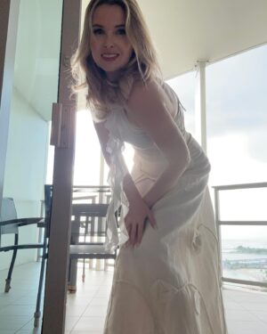 Kirsten Zien Instagram - Aloha 🌺