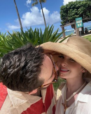 Kirsten Zien Instagram - Aloha 🌺