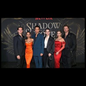 Kit Young Instagram - Words cannot describe how I feel about these people… but I’ll try. It’s been a long time coming and not everybody could be there but this is the largest gathering by far that we’ve been able to have. The talent, the generosity and love of this cast and crew. We’re all so excited for you to see Season 2! 1 more week to go! Thank you to all the fans and to all you who watch on @netflix

Special thanks to @olgatimofejeva @nadiaaltinbas @paulsmithdesign @jimmychoo @tagheuer @theresidencyexperience for making me look like a belong in this bunch of superstars!