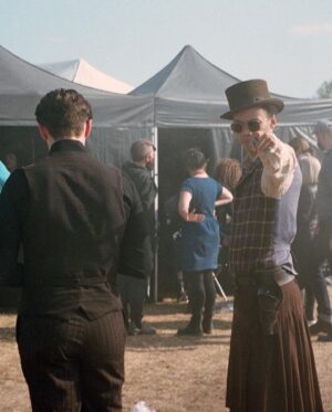 Kit Young Instagram - Thank you for making us #1 around the world! So as a reward have some BTS from Season 2 (Part I)