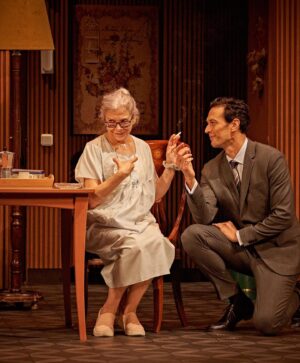Kiti Mánver Instagram - Este viernes 7 a las 20,30 estaremos en el Teatro Lobiano de ERMUA con "EL INCONVENIENTE" de Juan Carlos Rubio, Cristóbal Suárez, Marta Velilla y yo. Risas y lagrimitas aseguradas.