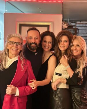 Kiti Mánver Instagram - Gracias, maestro, por una deliciosa noche de preciosos encuentros 🎼y que cumplas muchos máááássss🎼 💕💜💜💜