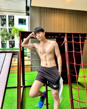 Kittikun Tansuhas Instagram - ผ่านไปแล้วจากวันนั้นที่บอกจะเล่นท้องทุกวัน1เดือน สรุปได้งดไป5วันเนื่องจากงานและเหตุอื่นๆ ผลออกมาก็โอเคนะ ยอมรับได้ เพราะก็ไม่ได้เน้นท้องขนาดนั้นแค่ออกตามท่าที่เคยออกประจำทุกวัน(และไม่ได้ออกเยอะด้วย🤣) ต่อไปก็คงออกต่อไปเรื่อยๆถ้าไม่ติดอะไรนะ อีกซัก2-3เดือนมันก็คงดีกว่านี้ไปอีกแหละ
ปล.1 ระหว่างนั้นก็ออกส่วนอื่นไปด้วย แต่ไม่ได้ออกกำลังกายทั้งเดือนนะ แต่ท้องอ่ะออกทั้งเดือน(ไม่นับ5วันที่หายไป)
ปล.2 ไม่คุมอาหาร ไม่กินอาหารเสริม ไม่กินเวย์ อยากกินอะไรตอนไหนก็กินเหมือนเดิม
ปล.3 เป็นคนที่ไม่ได้ออกกำลังกายหนักอะไรเลย เล่นแบบสบายๆ วันนึงก็45นาที-1ชั่วโมง(รวมเล่นมือถือ) เพื่อนๆจะรู้ดี🤣
จบการรายงาน😐