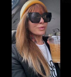 Kitty Crystal Instagram - 1,863 Days Alcohol Free. 
I know it’s a random amount of days but each should be celebrated. Choose yourself!