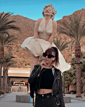 Kitty Crystal Instagram - Sunrise in Palm Springs with my gal #ForeverMarylin