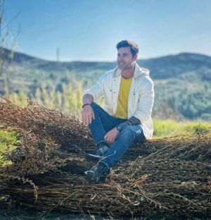 Kıvanç Kasabalı Instagram - Belgesel yapmayı seviyorum 🙂
Peki siz programı seviyor musunuz 🙃 @sehirdenuzaktatrt