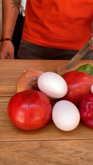 Kıvanç Kasabalı Instagram - Sette menemen benden çaylar ekipten 😉
İyi pazarlar…