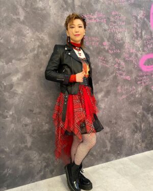 Kiyono Yasuno Instagram - 👗
先日のアイドルマスターシンデレラガールズSoL!!!

パンフレットのお衣装を、
株式会社マナマナのスタイリスト
斎藤 誠也(Takaya Saito)様にスタイリングして頂きました。

夏樹のカードを沢山見て頂いた上で、バッチリ仕上げていただけました🌟

感謝感激でした〜🎸⚡️

最高にロックなお衣装、ありがとうございます‼️

指輪などの小物は、自分の足で探しました🐾