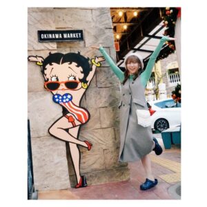 Kiyono Yasuno Instagram - 📷
「Act.10」オフショット４日め。

アメリカンな街並みにビビッドなお店が立ち並ぶ、デポアイランドを訪れました🍔

街ブラしているだけで 写真映えするスポットがたくさん！

ビビッドな色彩感に、本当に異国に迷い込んだようでした🍬

✄---------------------------

安野希世乃声優10周年メモリアルブック
📚「Act.10」

6/12までの受注販売の本となります·͜· ⋆*

まもなく〆切…！

■ファンクラブ会員限定SHOP「安野家。 SHOP」
https://shop.mu-mo.net/avx/sv/list1?jsiteid=YKFC&categ_id=30868

■mu-mo SHOP
https://shop.mu-mo.net/avx/sv/list1?jsiteid=mumo&artist_id=YNKYN

■アニミュゥモ
https://shop.mu-mo.net/avx/sv/list1?jsiteid=ANMS&categ_id=31016