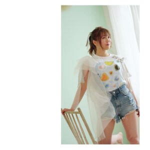 Kiyono Yasuno Instagram - 📷
うれしはずかし、
声優10周年記念本。

安野希世乃10thメモリアルブック『Act.10』✨

ステキなお写真を、たくさんたくさん撮ってもらいましたっ。📸

ということで、オフショットをこちらでもおすそわけ。

こちらは表紙の撮影@沖縄のハウススタジオさん。
 
ブックに付録するTシャツを着用してます。
 
安野の演じたキャラクターみんなへの愛を込めた、手描きデザインです🖼

お手元に届くのを、どうぞお楽しみに…♪

📚Act.10
https://www.avex.jp/kiyono-yasuno/news/detail.php?id=1100123
