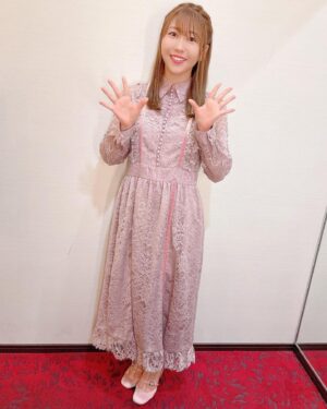 Kiyono Yasuno Instagram - 👗
改めて、ガールフレンド(仮)１０周年おめでとうございます🎊

お衣装はさくらちゃんをイメージしてみました。
桜色のレースが素敵なADELLYのワンピースでした🌸

@adelly.tokyo
@adelly_press
#adelly