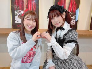 Kiyono Yasuno Instagram - 🍽️
素敵な食卓を囲んで３人でパシャリ⸜₍*̤̥͚₎⸝

偶然店内でお会いできた愛野えりさんとも🫶🏻

(ステルス性能高いのに、見つけてもらえて嬉しかったです…🌸)

食べるのがもったいないくらい可愛かったプードルケーキ🐩🧁