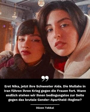 Klaas Heufer-Umlauf Instagram - Erst Nika, jetzt ihre Schwester Aida. Die Mullahs in Iran führen ihren Krieg gegen die Frauen fort. Wann endlich stehen wir ihnen bedingungslos zur Seite gegen das brutale Gender-Apartheid-Regime?

Die Mutter der vom Repressionsapparat der Islamischen Republik getöteten Nika Shakarami gab bekannt, dass ihre andere Tochter, Aida, gestern in Teheran von der so genannten „Sittenpolizei“ verhaftet wurde. Der Aufenthaltsort der 22-jährigen ist derzeit ebenso unbekannt wie die genauen Gründe für ihre Verhaftung. Aida ist damit denselben Tätern in die Hände gefallen, die für den Tod ihrer Schwester verantwortlich sind. 

Nika Shakarami verschwand am 20. September 2022 in Teheran, nachdem sie sich den Protesten angeschlossen hatte, die nach der Ermordung von #JinaMahsaAmini landesweit entbrannt waren – neun Tage nach ihrem Verschwinden fand Nikas Familie nach rastloser Suche ihren toten Körper, der Spuren von Folter aufwies, in einer Leichenhalle. Kurz vor ihrem Tod soll Nika noch mit einem Freund telefoniert haben: Sie sagte, sie sei „auf der Flucht vor den Sicherheitsbeamten“. Man geht davon aus, dass Nika in Gewahrsam ermordet wurde. 

Seid die Stimme für Aida Shakarami! #AidaShakarami #JinaMahsaAmini #EndGenderApartheid