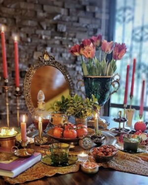 Klaas Heufer-Umlauf Instagram - 🕊️Nowruz, was “Neuer Tag” bedeutet, ist ein altes Fest, das am ersten Tag des Frühlings von über 300 Millionen Menschen weltweit als Beginn des neuen Jahres gefeiert wird.
Frohes Nowruz an alle Iraner und diejenigen, die dieses alte Fest weltweit feiern. Möge das neue Jahr Frieden und Befreiung für alle Gemeinschaften weltweit bringen, die unter Unterdrückung und Ungerechtigkeit leiden.
Hier sehen Sie Bilder von ‘Haft-Sin’-Tischen, die in jedem iranischen Haushalt mit dem Beginn des Nowruz sichtbar werden. ‘Haft-Sin’ bezieht sich auf sieben Gegenstände, die jeweils mit dem Buchstaben ‘S’ beginnen und jede symbolisiert eine bestimmte spirituelle Kraft, einschließlich Gesundheit, Überfluss, Fruchtbarkeit und so weiter.
——————————————

Nowruz , meaning “New Day” is an ancient festival celebrated on the first day of spring by over 300 million people worldwide as the start the new year. 

Happy Nowruz to all Iranians and those who celebrate this ancient festival around the world.
May the new year bring peace and liberation to all communities worldwide suffering from oppression and injustice. 
Here you can see images of ‘Haft-Sin’ tables, which are visible in every Iranian household with the arrival of Nowruz. ‘Haft-Sin’ refers to seven items, each starting with the letter ‘S,’ and each symbolizes a specific spiritual force, including health, abundance, fertility, and so on.

#HappynNowruz #WomanLifeFreedom #JinJianAzadi #MahsaAmini