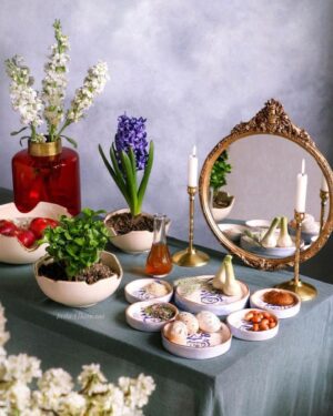 Klaas Heufer-Umlauf Instagram - 🕊️Nowruz, was “Neuer Tag” bedeutet, ist ein altes Fest, das am ersten Tag des Frühlings von über 300 Millionen Menschen weltweit als Beginn des neuen Jahres gefeiert wird.
Frohes Nowruz an alle Iraner und diejenigen, die dieses alte Fest weltweit feiern. Möge das neue Jahr Frieden und Befreiung für alle Gemeinschaften weltweit bringen, die unter Unterdrückung und Ungerechtigkeit leiden.
Hier sehen Sie Bilder von ‘Haft-Sin’-Tischen, die in jedem iranischen Haushalt mit dem Beginn des Nowruz sichtbar werden. ‘Haft-Sin’ bezieht sich auf sieben Gegenstände, die jeweils mit dem Buchstaben ‘S’ beginnen und jede symbolisiert eine bestimmte spirituelle Kraft, einschließlich Gesundheit, Überfluss, Fruchtbarkeit und so weiter.
——————————————

Nowruz , meaning “New Day” is an ancient festival celebrated on the first day of spring by over 300 million people worldwide as the start the new year. 

Happy Nowruz to all Iranians and those who celebrate this ancient festival around the world.
May the new year bring peace and liberation to all communities worldwide suffering from oppression and injustice. 
Here you can see images of ‘Haft-Sin’ tables, which are visible in every Iranian household with the arrival of Nowruz. ‘Haft-Sin’ refers to seven items, each starting with the letter ‘S,’ and each symbolizes a specific spiritual force, including health, abundance, fertility, and so on.

#HappynNowruz #WomanLifeFreedom #JinJianAzadi #MahsaAmini