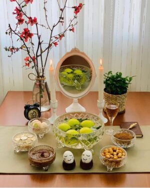 Klaas Heufer-Umlauf Instagram - 🕊️Nowruz, was “Neuer Tag” bedeutet, ist ein altes Fest, das am ersten Tag des Frühlings von über 300 Millionen Menschen weltweit als Beginn des neuen Jahres gefeiert wird.
Frohes Nowruz an alle Iraner und diejenigen, die dieses alte Fest weltweit feiern. Möge das neue Jahr Frieden und Befreiung für alle Gemeinschaften weltweit bringen, die unter Unterdrückung und Ungerechtigkeit leiden.
Hier sehen Sie Bilder von ‘Haft-Sin’-Tischen, die in jedem iranischen Haushalt mit dem Beginn des Nowruz sichtbar werden. ‘Haft-Sin’ bezieht sich auf sieben Gegenstände, die jeweils mit dem Buchstaben ‘S’ beginnen und jede symbolisiert eine bestimmte spirituelle Kraft, einschließlich Gesundheit, Überfluss, Fruchtbarkeit und so weiter.
——————————————

Nowruz , meaning “New Day” is an ancient festival celebrated on the first day of spring by over 300 million people worldwide as the start the new year. 

Happy Nowruz to all Iranians and those who celebrate this ancient festival around the world.
May the new year bring peace and liberation to all communities worldwide suffering from oppression and injustice. 
Here you can see images of ‘Haft-Sin’ tables, which are visible in every Iranian household with the arrival of Nowruz. ‘Haft-Sin’ refers to seven items, each starting with the letter ‘S,’ and each symbolizes a specific spiritual force, including health, abundance, fertility, and so on.

#HappynNowruz #WomanLifeFreedom #JinJianAzadi #MahsaAmini