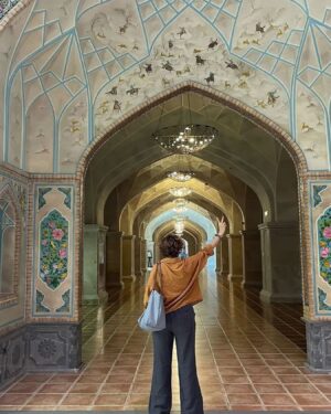 Klaas Heufer-Umlauf Instagram - Das sind die Erzähler von ‘Mut’ und Eroberer des ‘Angst’-Virus, die tapferen Mädchen des Irans. Mädchen, die ‘Frau, Leben, Freiheit’ Bedeutung gegeben haben und ihr Leben riskieren, um ihre Ideale zu erfüllen. Wir, erstaunt und gebannt von diesem Mut, werden bis zum letzten Moment an deiner Seite stehen. 

Es lebe ‘Frau, Leben, Freiheit’.

——————————————————————-

These are the narrators of ‘courage’ and conquerors of the ‘fear’ virus, the brave girls of Iran. Girls who have given meaning to ‘woman, life, freedom’ and risk their lives to fulfill their ideals. We, astonished and spellbound by this courage, will stand by you until the last moment. 
Long live ‘woman, life, freedom’.

#WomanLifeFreedom #FreeToomajSalehi #FreeToomaj #SaveToomaj